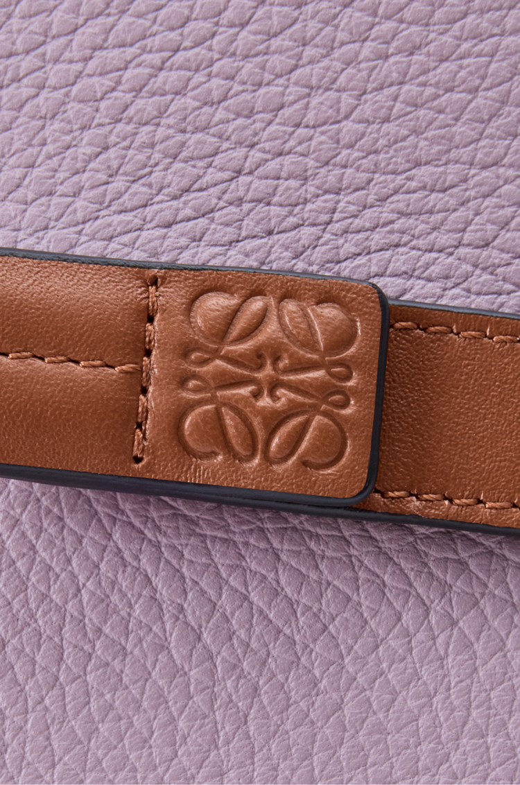 LOEWE 컴팩트 지퍼 지갑 - 소프트 그레인 카프스킨 더티 모브/스쿼럴