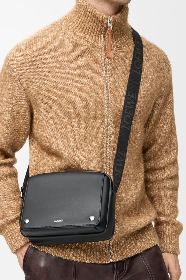 LOEWE 中型光滑小牛皮 Pebble 郵差包 黑色