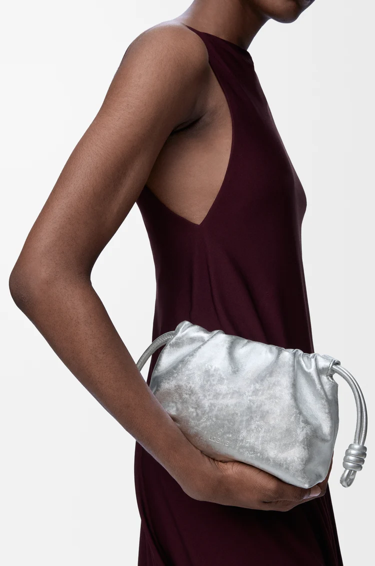 LOEWE Borsa Flamenco Purse in pelle di vitello stampata moiré Argento