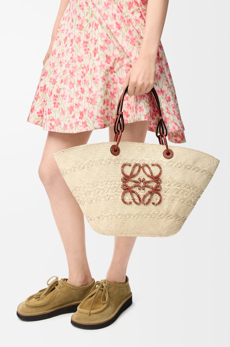 LOEWE Panier Anagram en palmier Iraca et cuir de veau Naturel/Tan