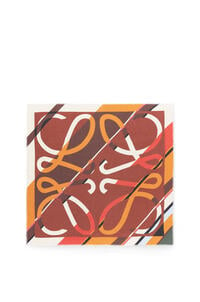 LOEWE 140X140 cm 条纹巨形Anagram图案印花莫代尔羊绒混纺围巾 太妃糖色 pdp_rd