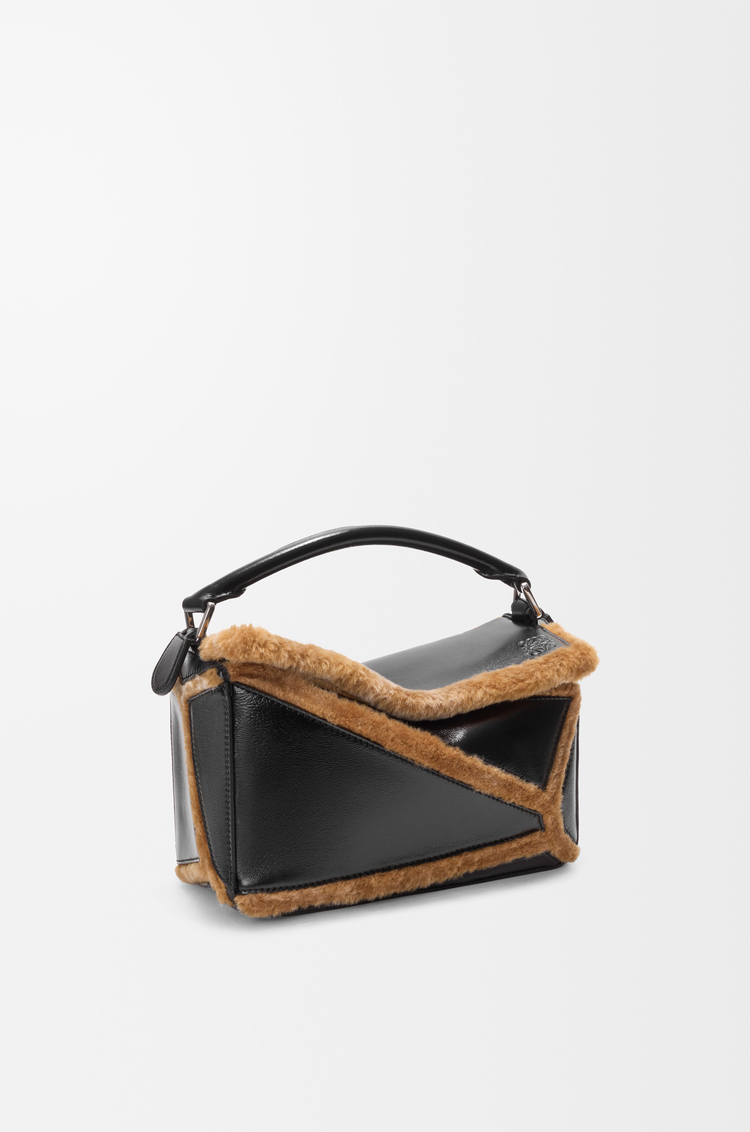 LOEWE Borsa Puzzle Aviator piccola in pelle di agnello lucida e shearling Nero/Marrone