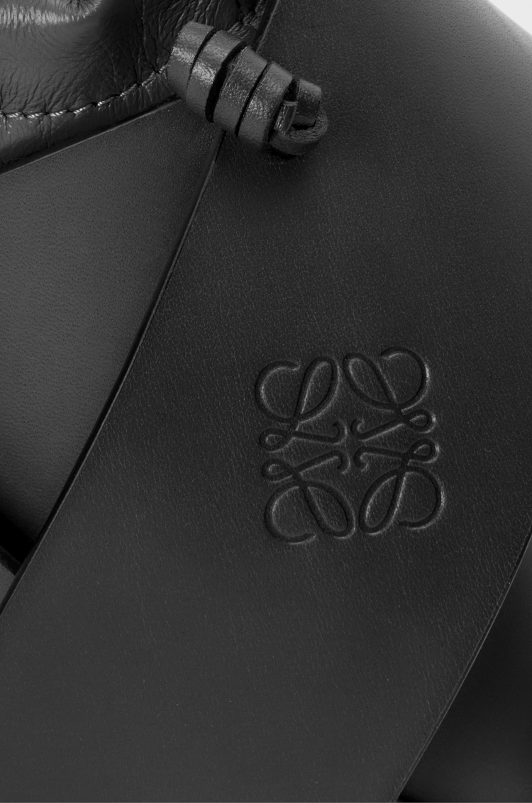 LOEWE Bolso pochette entrelazado en piel de ternera Negro