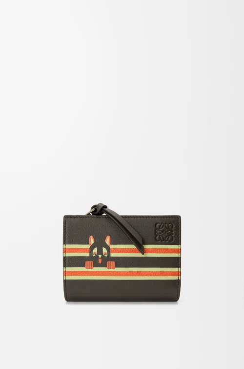 LOEWE Kompakte Futurist Cat Brieftasche aus klassischem Kalbsleder Holzkohlengrau/Orange