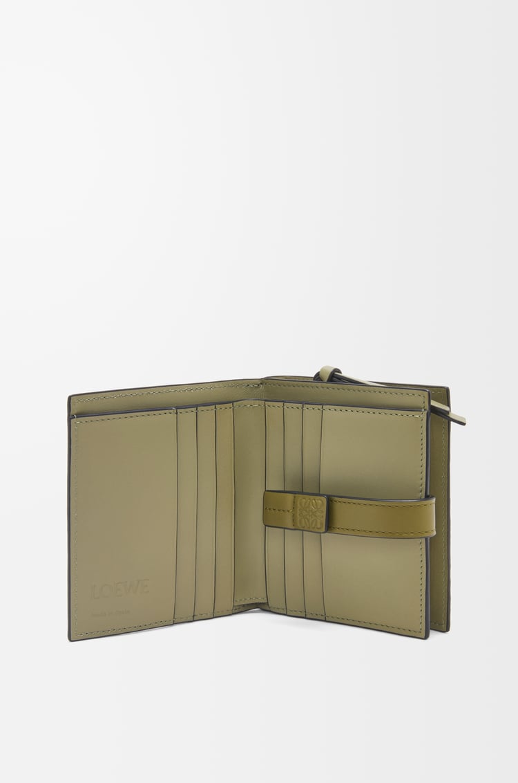LOEWE コンパクト ジップウォレット（ソフトグレインカーフ） アビスブルー/オリーブ