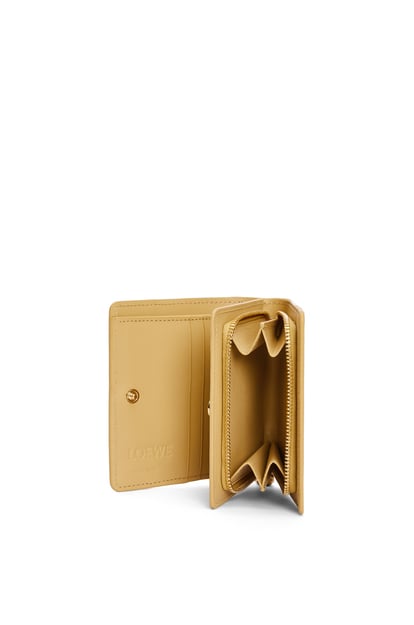 LOEWE Puzzle compact zip wallet in classic calfskin 向日葵黃/深奶油色 plp_rd