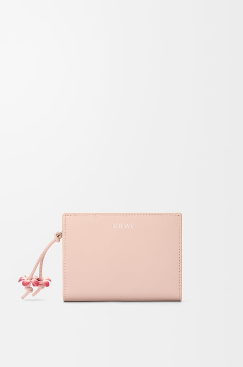LOEWE Compact wallet in shiny nappa calfskin Talc/Candy plp_rd