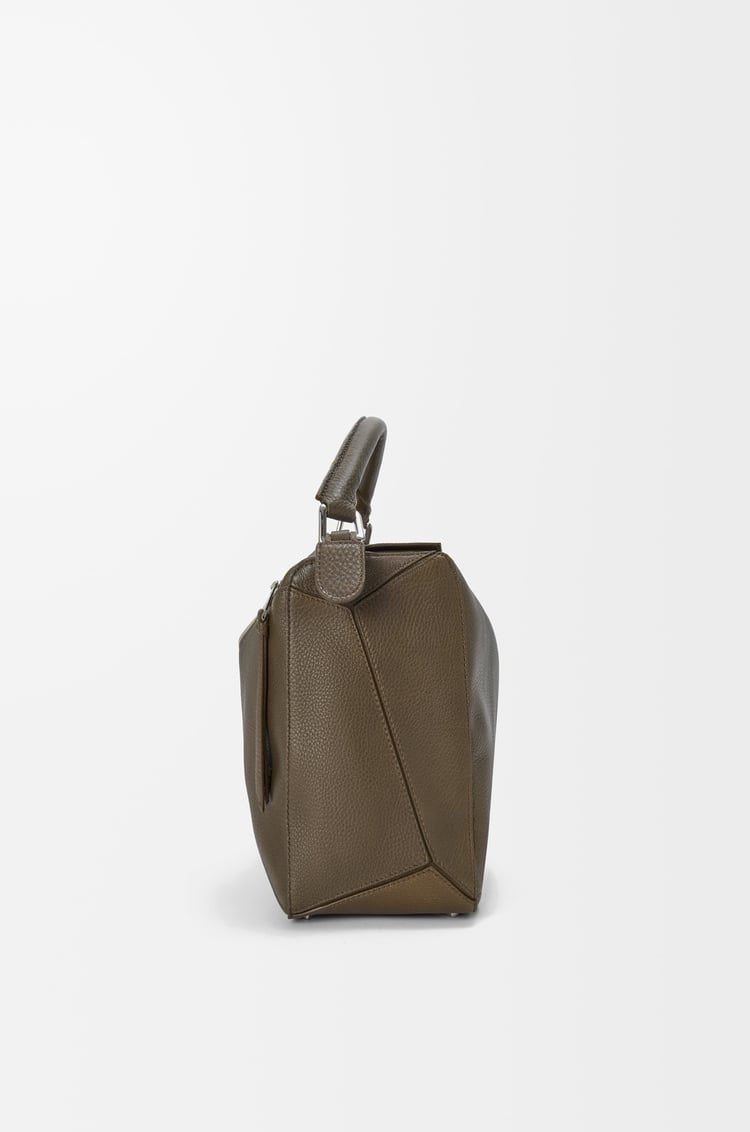 LOEWE Große Puzzle Tasche aus geschmeidigem genarbtem Kalbsleder Tundra