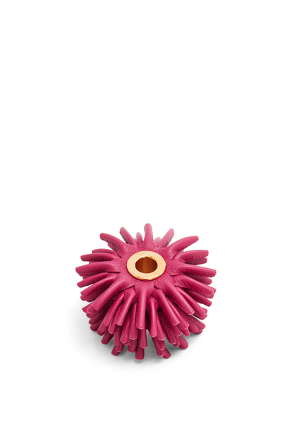 LOEWE Small flower charm in calfskin and brass Magenta plp_rd