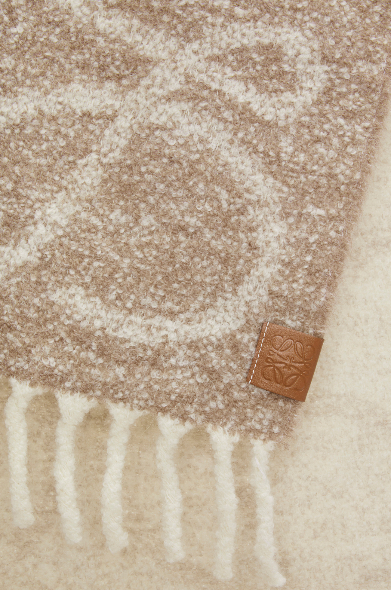 LOEWE Anagram scarf in alpaca and wool Beige/White