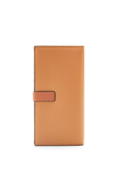 LOEWE Large vertical wallet in grained calfskin Toffee/Tan plp_rd