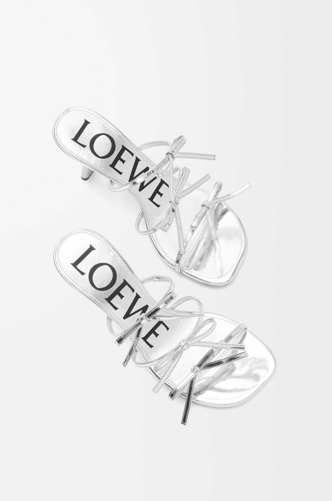 LOEWE ペタル サンダル（メタリックカーフ） シルバー