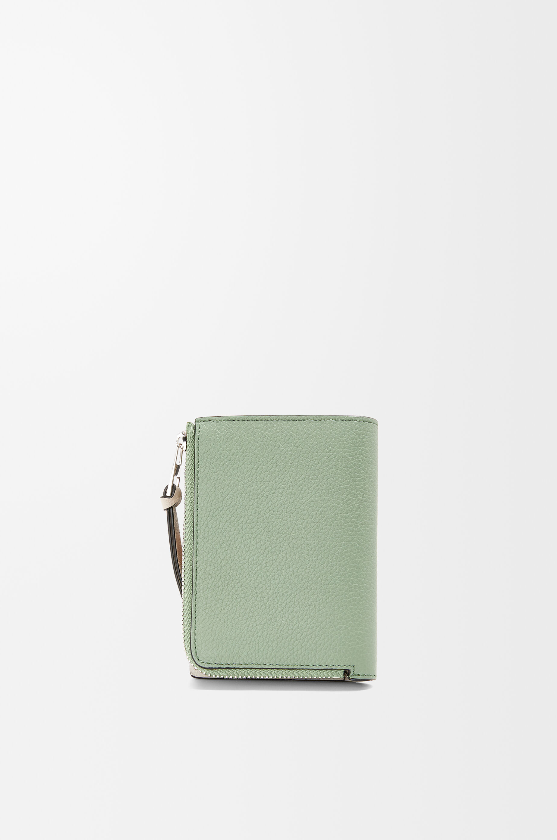 使いやすいおすすめのレディース二つ折り財布はロエベのスリムジップ バイフォールド ウォレット