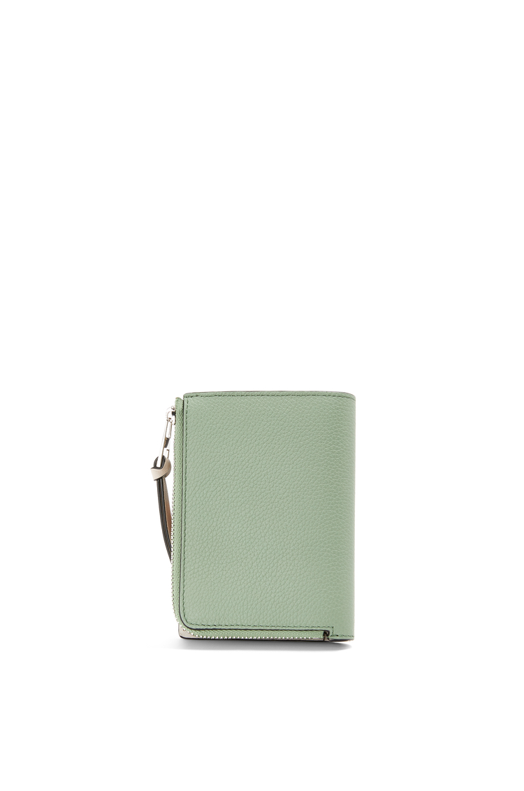 使いやすいおすすめのレディース二つ折り財布はロエベのスリムジップ バイフォールド ウォレット