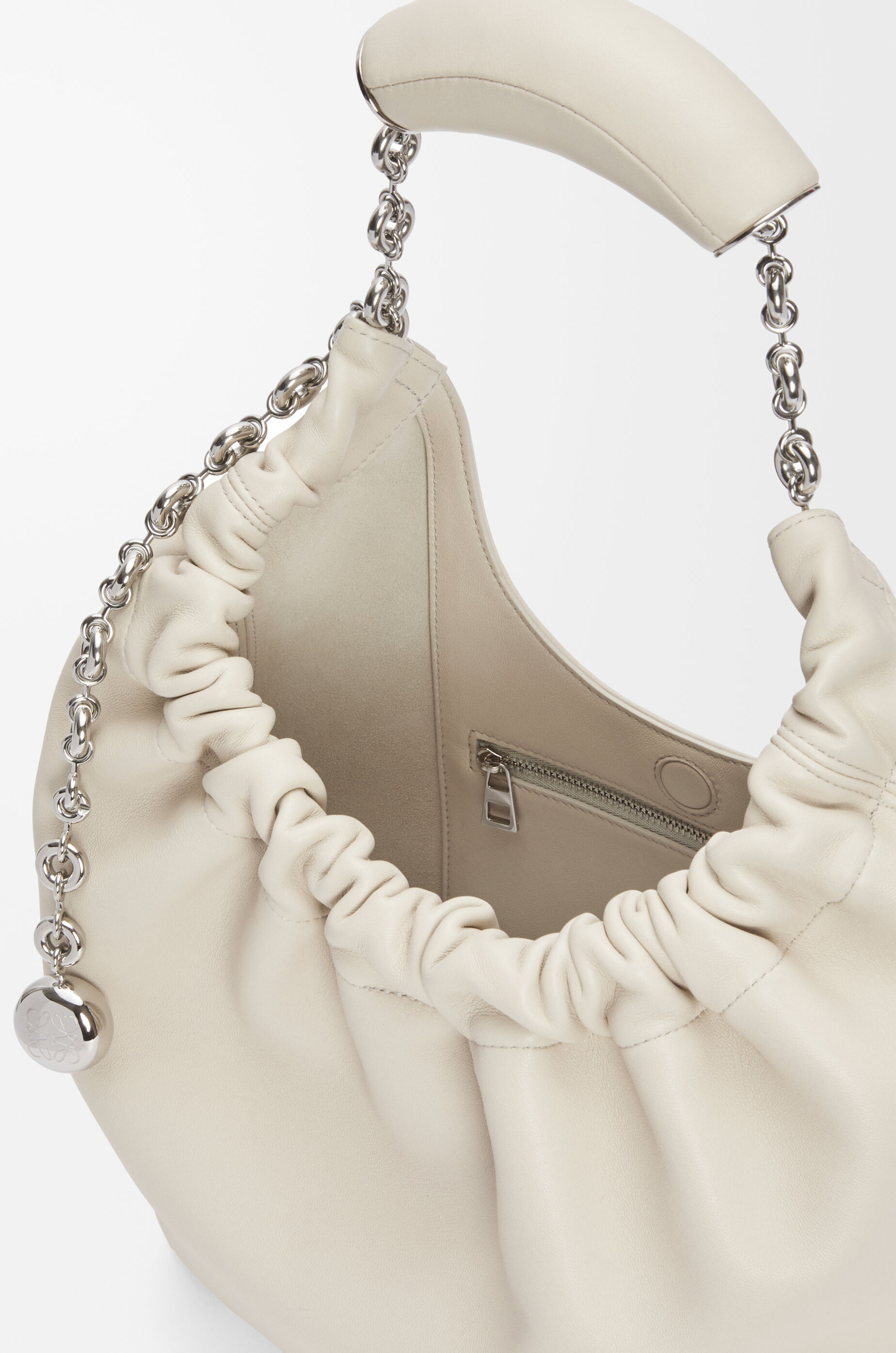 スクイーズバッグ スモール（メローナパラム） ホワイト - LOEWE