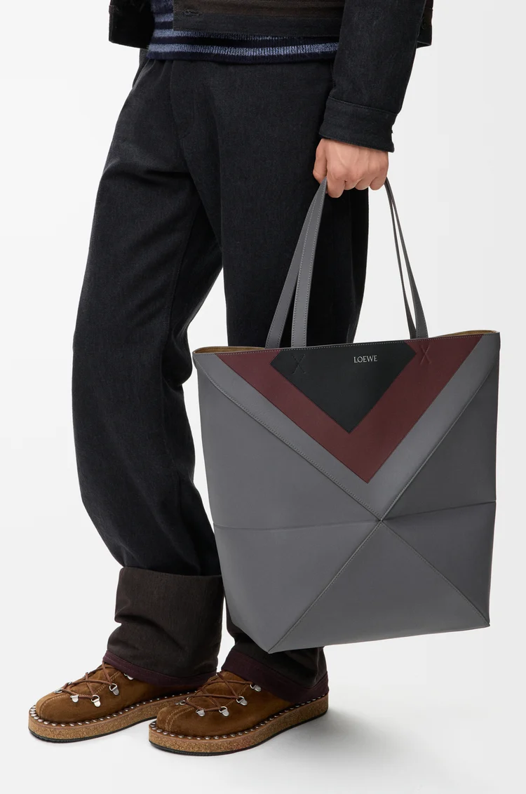 LOEWE XL Puzzle Fold Tote Bag aus Nappa-Kalbsleder Ardesia/Tiefes Rubinrot