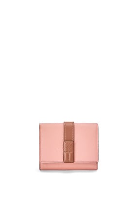 LOEWE Trifold wallet in soft grained calfskin Blossom/Tan plp_rd