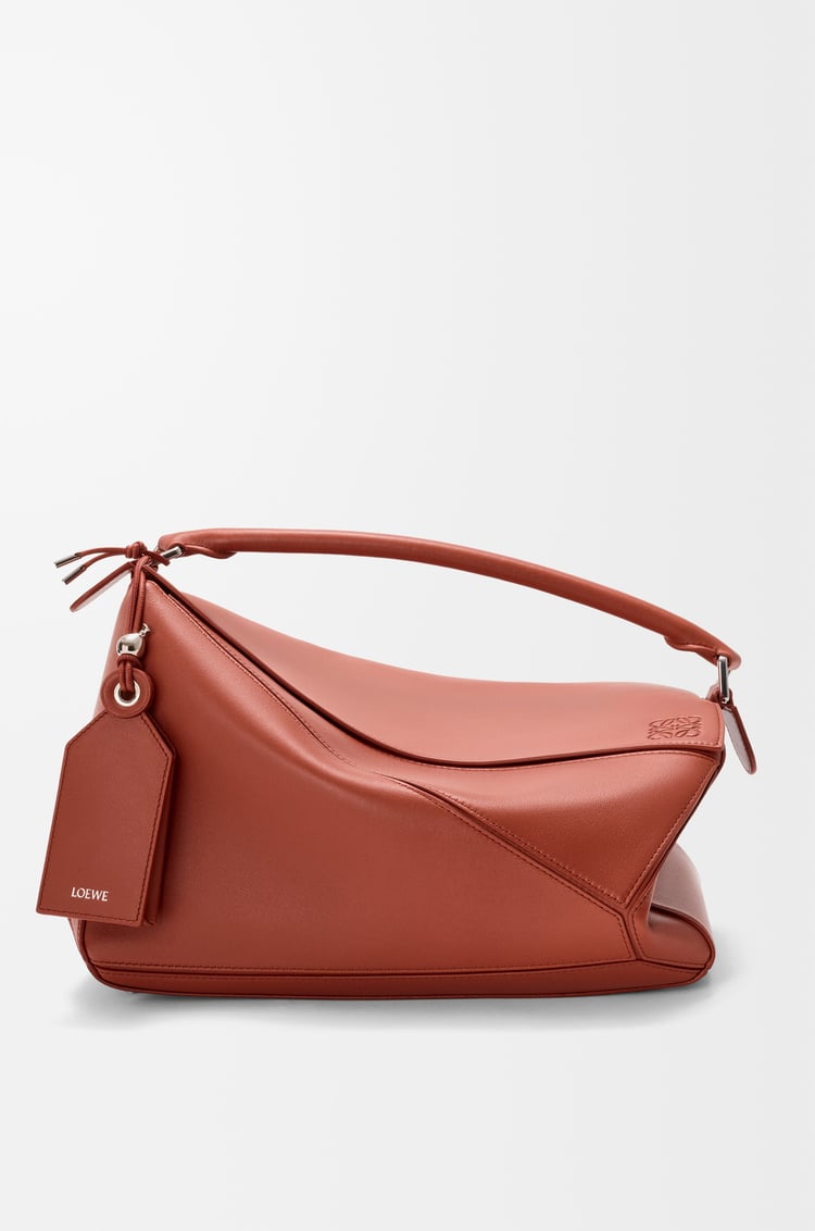 LOEWE Bolso Featherlight Puzzle grande en piel napa de cordero Tomate