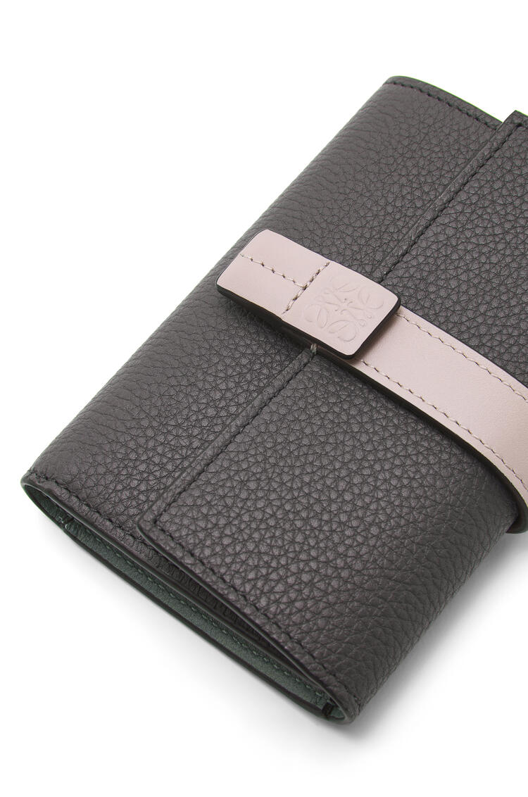 LOEWE Small vertical wallet in soft grained calfskin Anthracite/Ghost pdp_rd