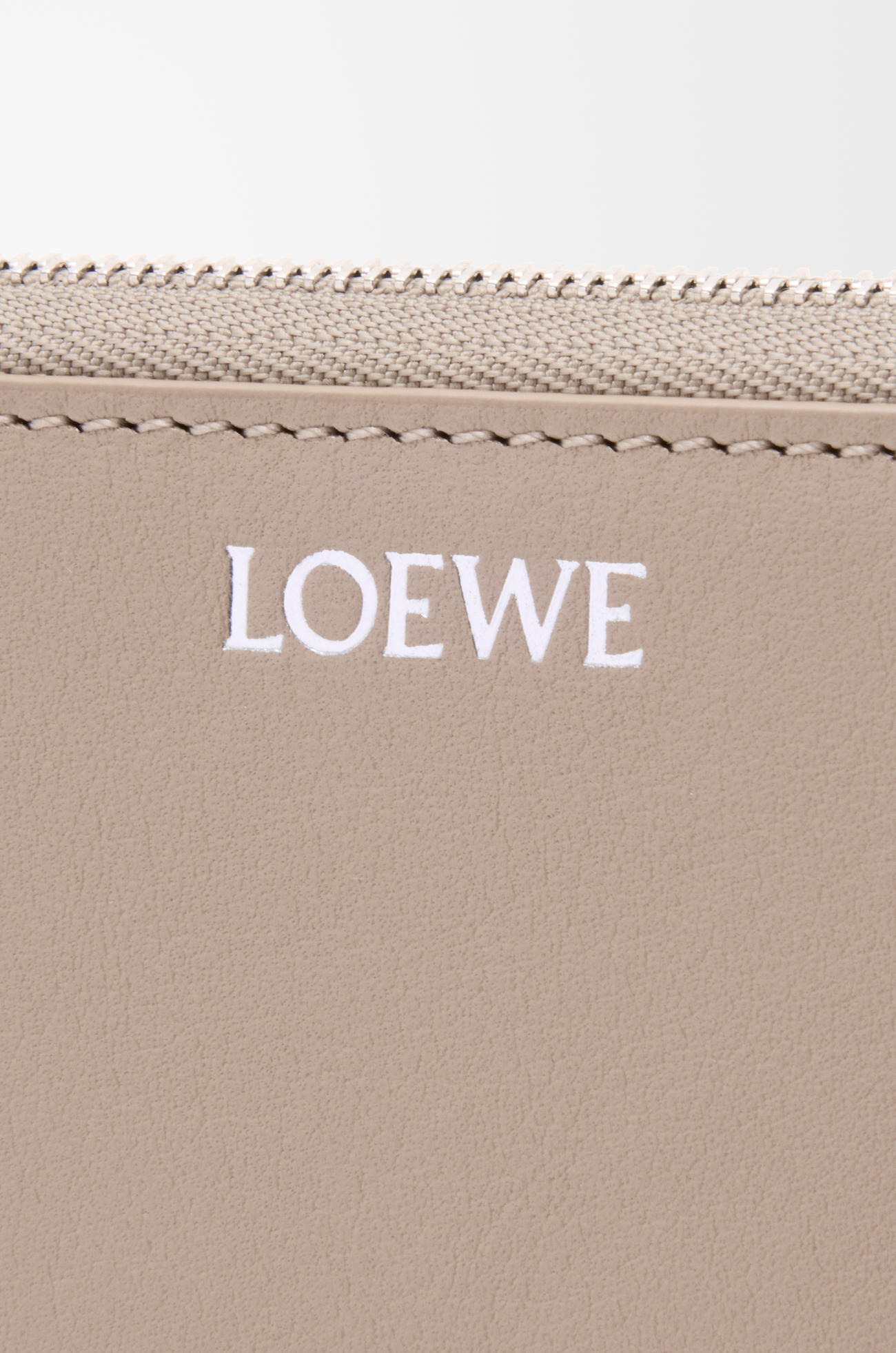 LOEWE Cartera con cremallera Knot en piel napa de ternera Arcilla/Ciruela