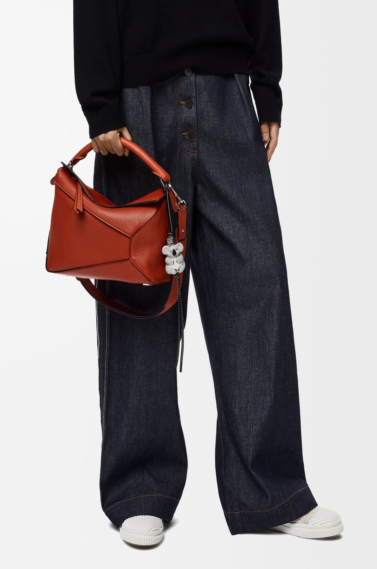LOEWE Charm Koala en fieltro y piel de ternera Gris Claro/Negro