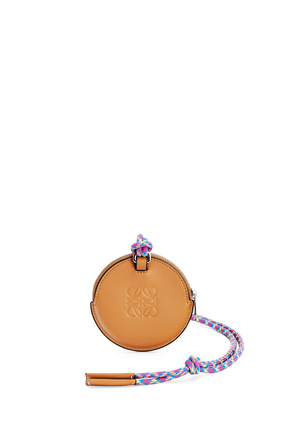 LOEWE Charm Cookie en piel de ternera clásica Miel/Multicolor plp_rd