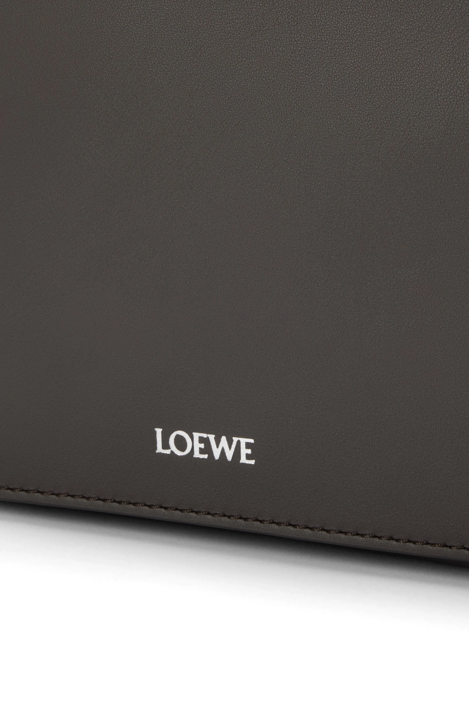 ペブル メッセンジャーバッグ ミディアム（スムースカーフ） グレー