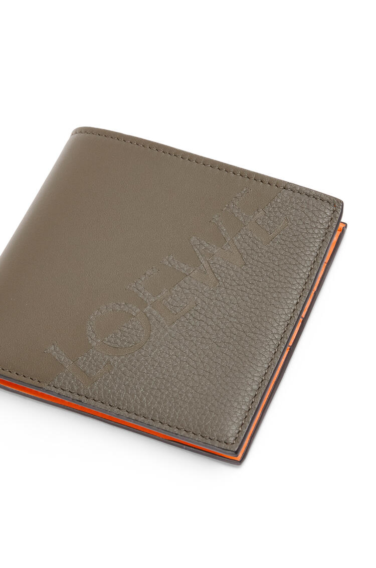 LOEWE Signature bifold wallet in calfskin Khaki Green/Orange