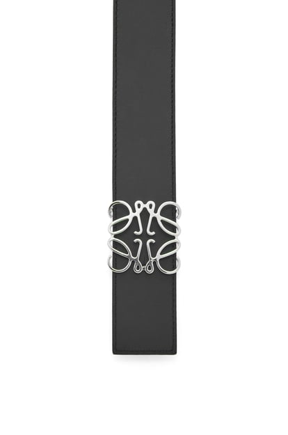 LOEWE Cinturón reversible Anagram en piel de ternera con textura de rombos Negro/Paladio plp_rd