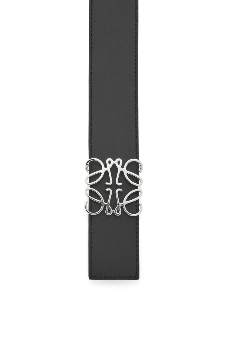 LOEWE Cinturón reversible Anagram en piel de ternera con textura de rombos Negro/Paladio