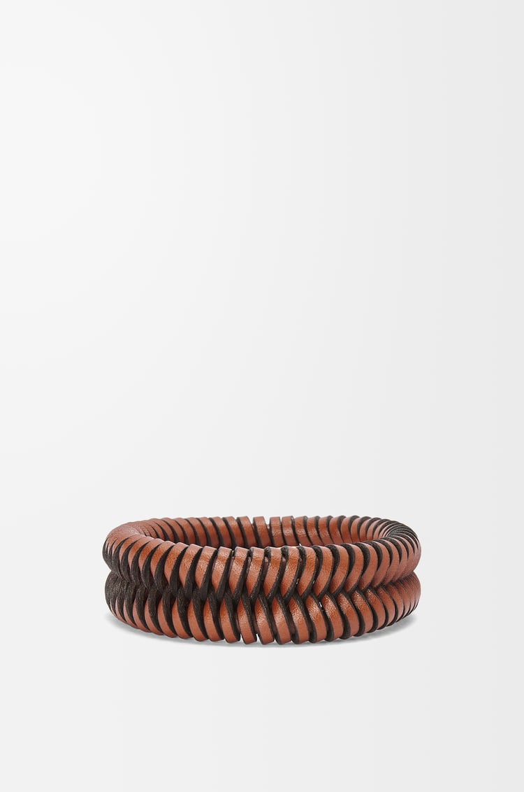 LOEWE Interlock bangle in classic calfskin Tan
