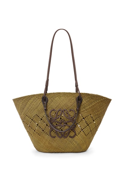 LOEWE Anagram Basket bag in raffia and calfskin Olive/Chestnut plp_rd