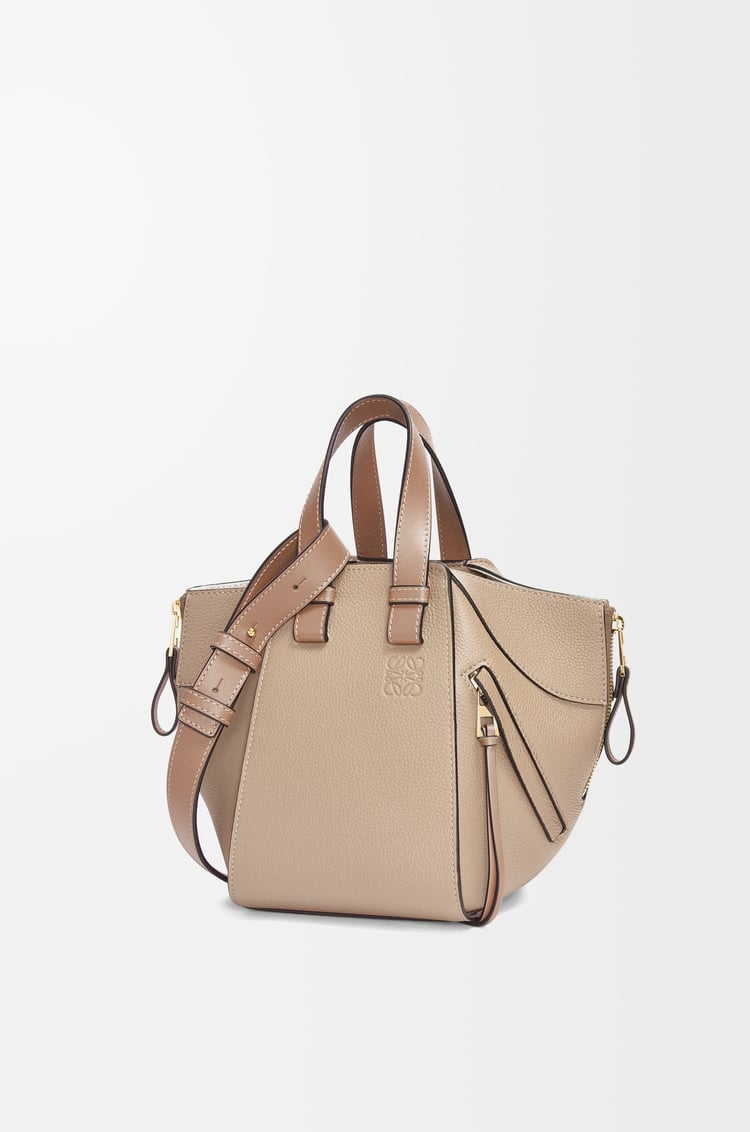 LOEWE ハンモックバッグ コンパクト（ソフトグレインカーフ） サンド