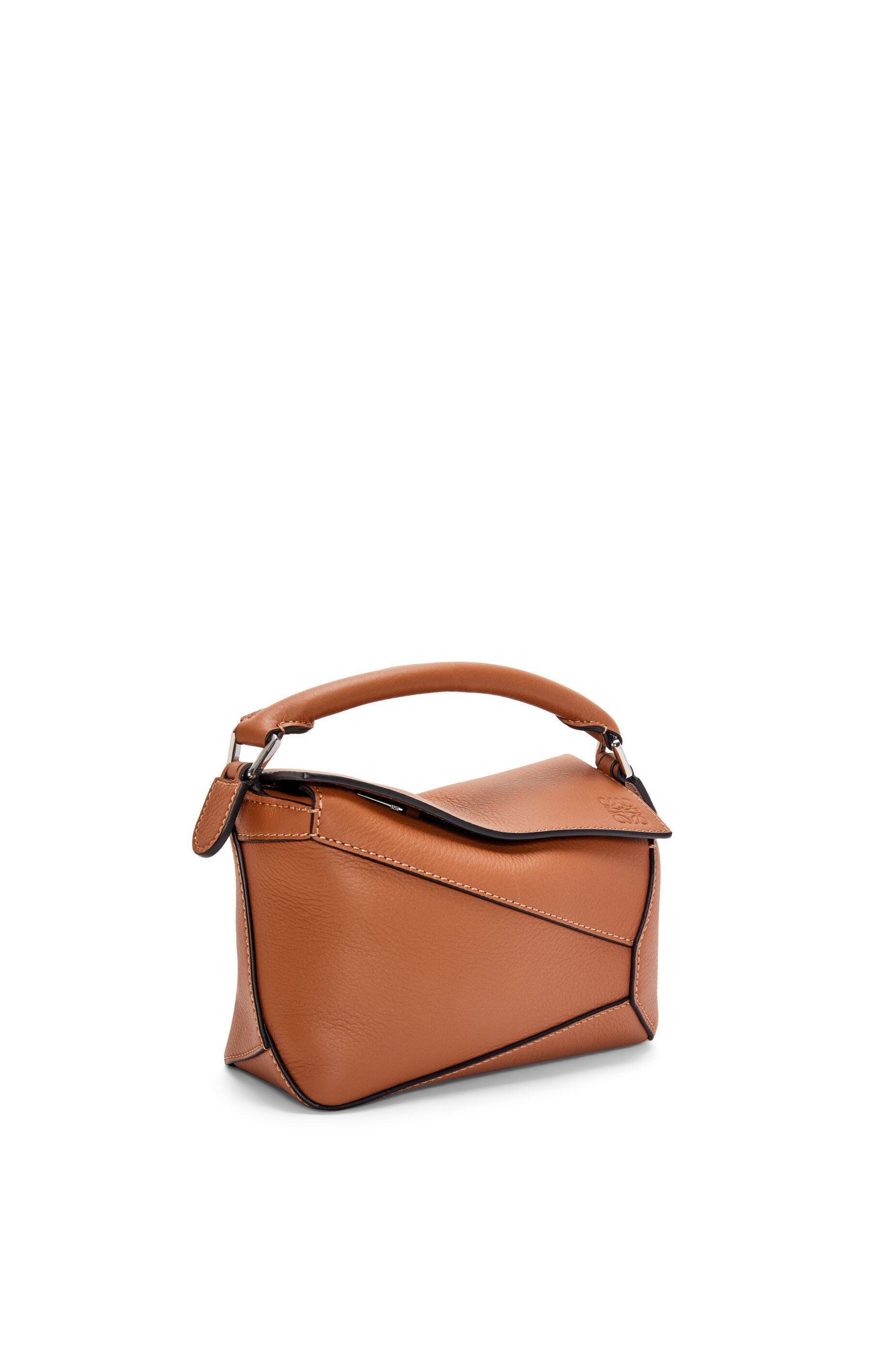 ウィメンズ デザイナーバッグ|高級バッグ|ロエベ - LOEWE