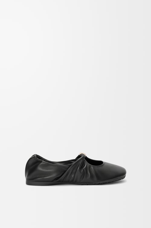 LOEWE Pebble Soft ballerina in nappa lambskin 黑色