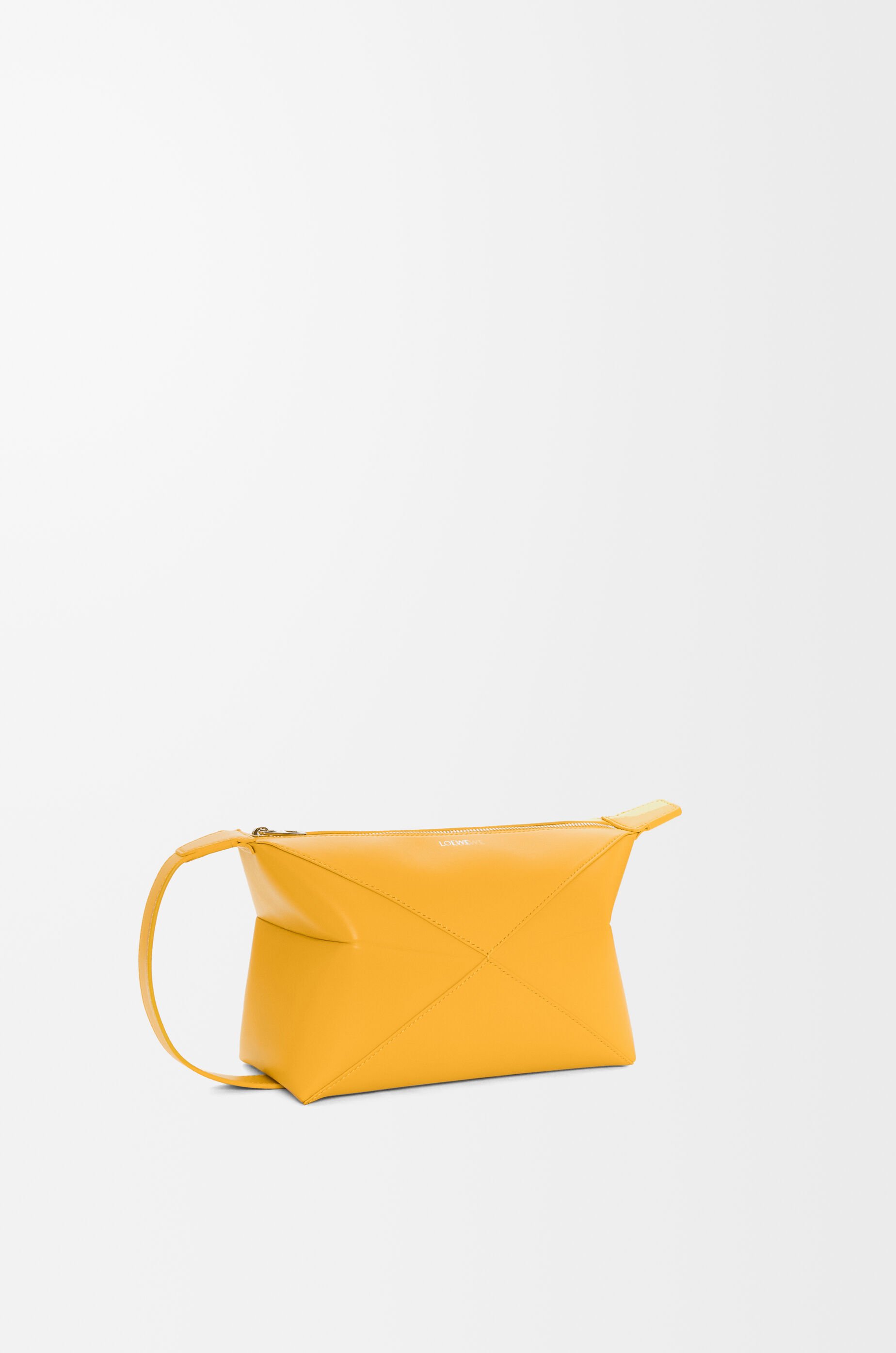 パズルフォルド ウォッシュバッグ（シャイニーカーフ） サンフラワー - LOEWE
