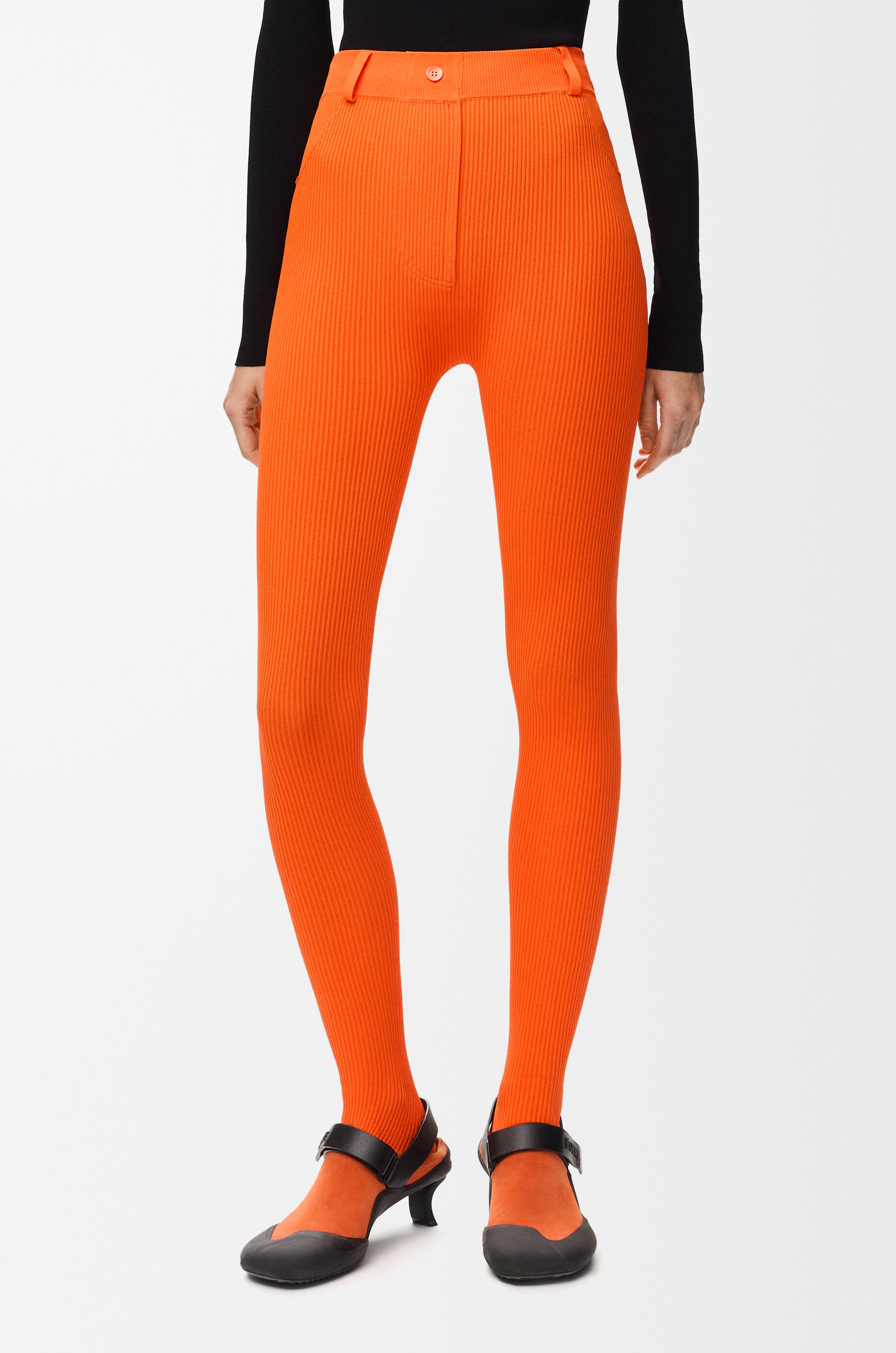 LOEWE x On スポーツブラ レギンス-leggings セット ロエベ】と【オン