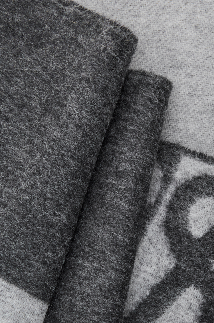 Scarf in wool and cashmere