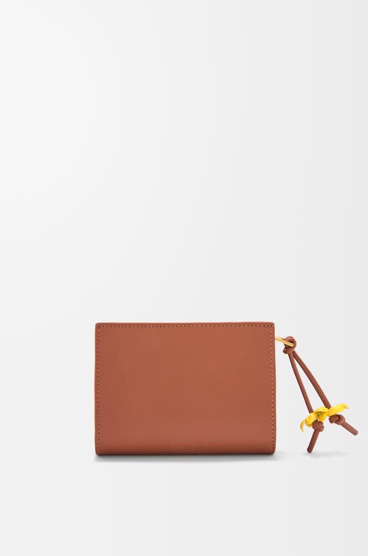 LOEWE コンパクト ウォレット（シャイニーナパカーフ） タン/サニー