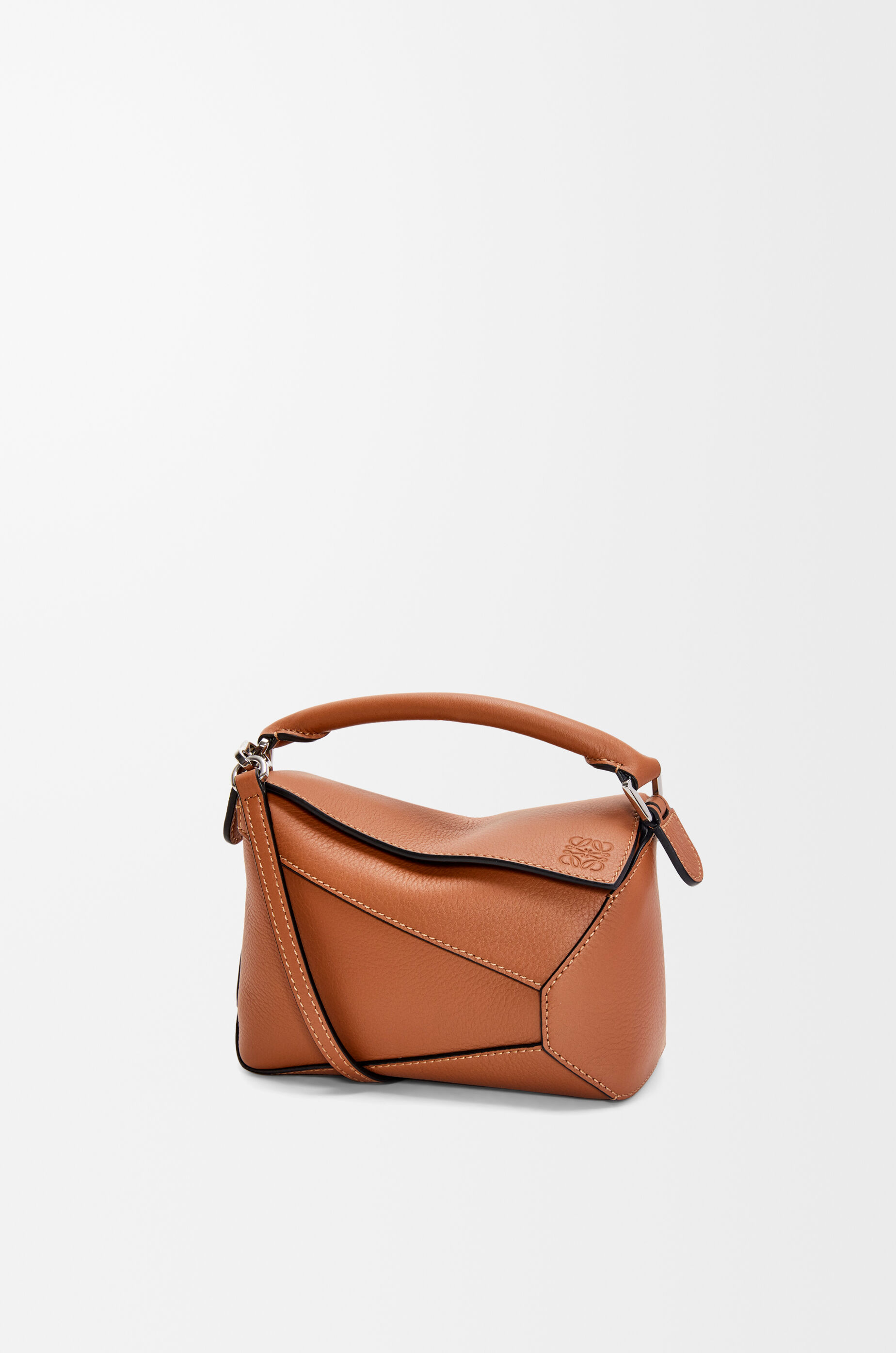 パズルバッグ スモール（クラシックカーフ） タン - LOEWE