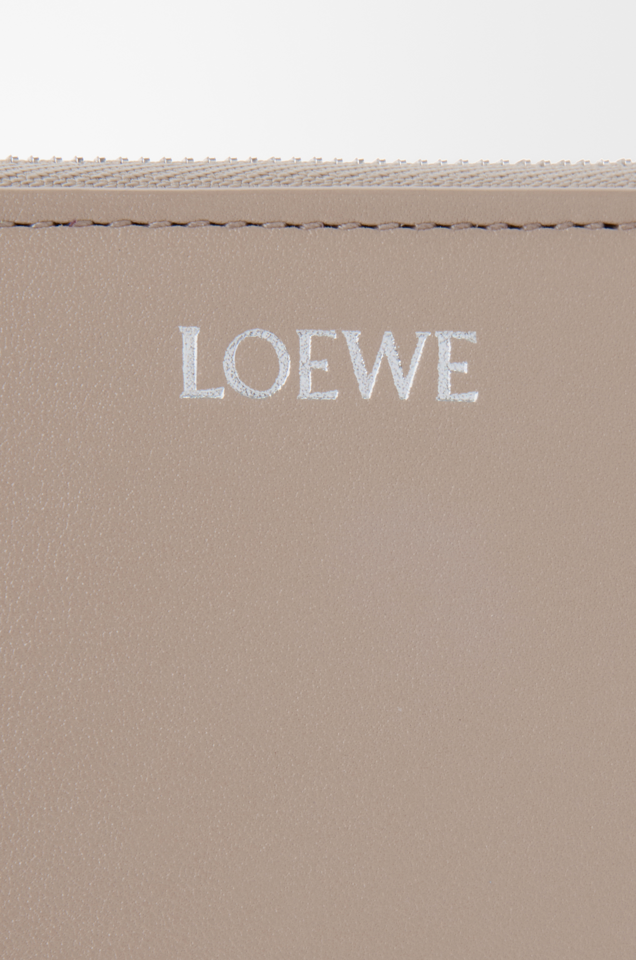 LOEWE Monedero con cremallera en piel napa de ternera Arcilla/Ciruela