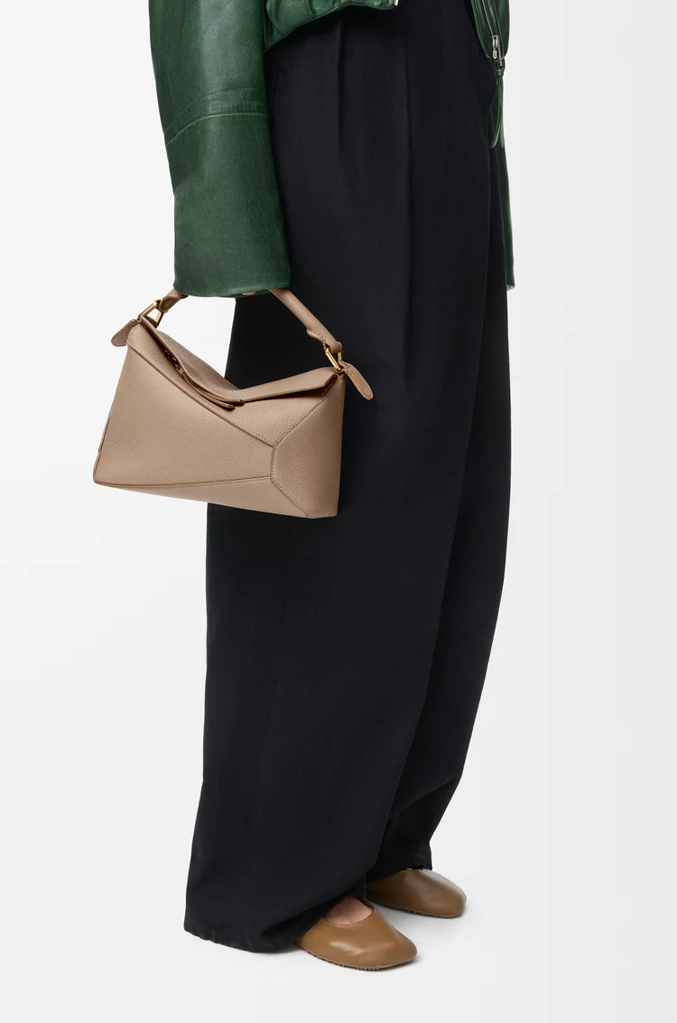 LOEWE パズルバッグ スモール（ソフトグレインカーフ） サンド