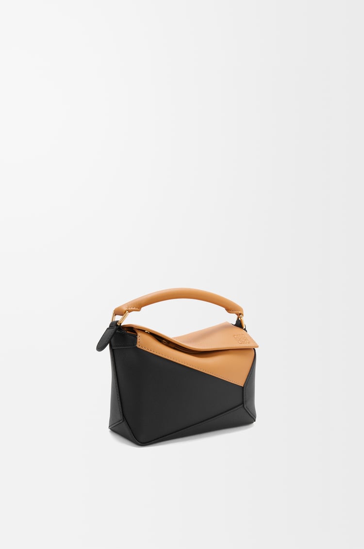 LOEWE Bolso Puzzle mini en piel de ternera Desierto Cálido/Negro