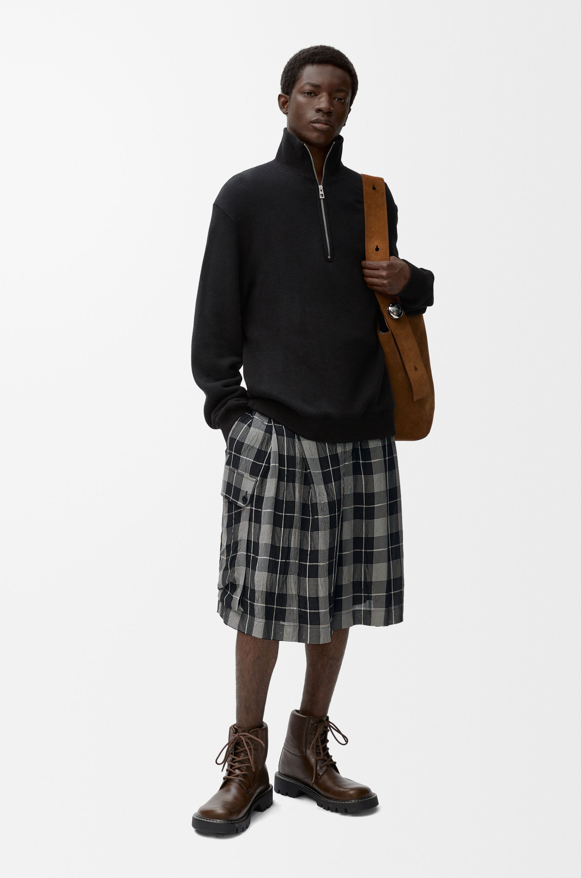 LOEWE☆ショーツ（レーヨン）ブラック/ホワイト ショーツ（レーヨン） ブラック - LOEWE