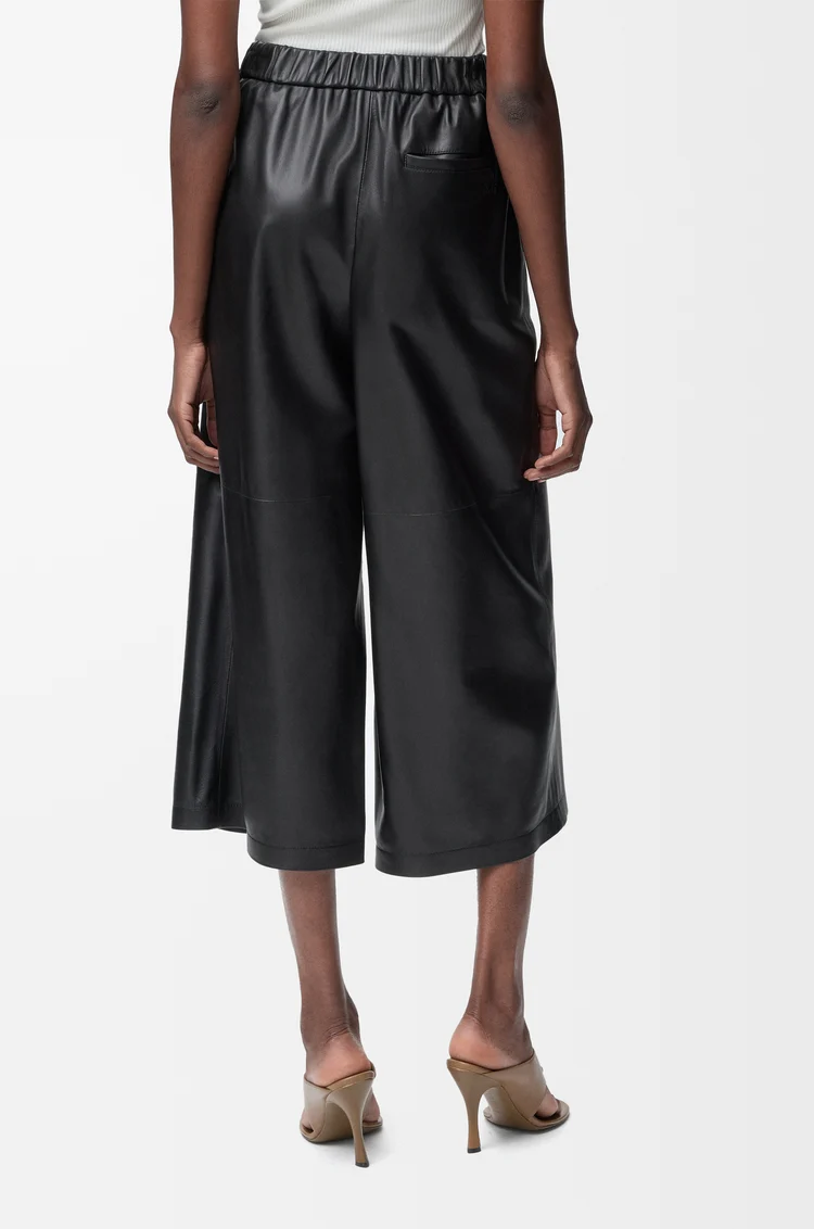 LOEWE Pantalón cropped en piel napa de cordero Negro