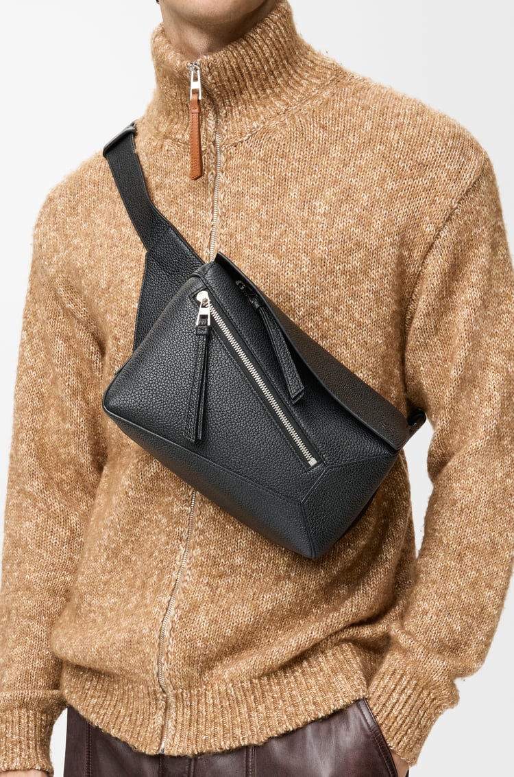 LOEWE Riñonera Puzzle pequeña en piel de ternera Negro