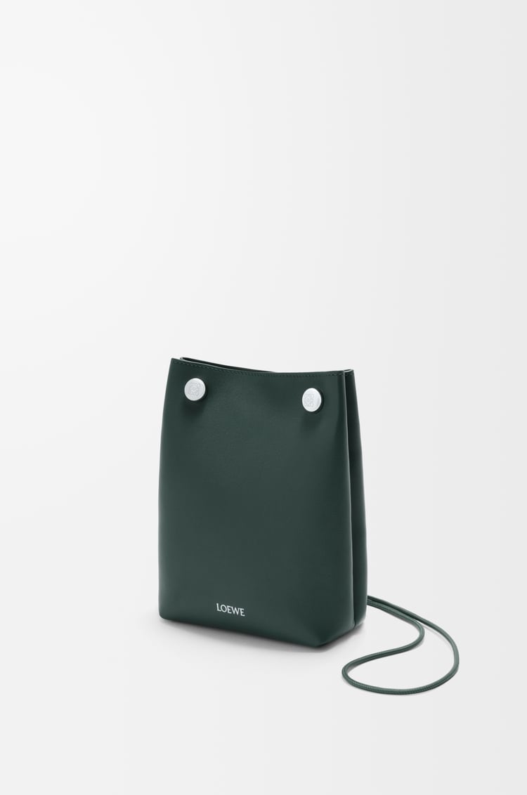 LOEWE ぺブル ポーチ（スムースカーフ） シャーウッドグリーン
