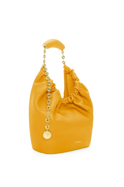 LOEWE Small Squeeze bag in nappa lambskin 向日葵黃 plp_rd