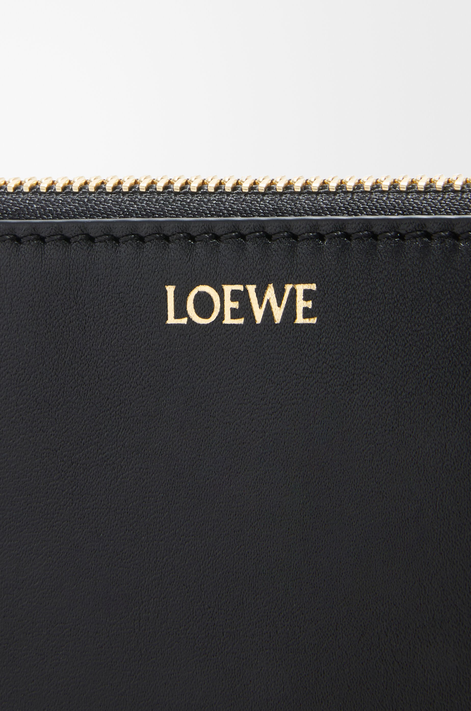 Knot T pouch in shiny nappa calfskin Multicolor - LOEWE