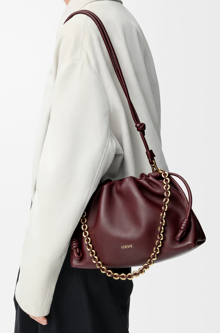 LOEWE Bolso Flamenco Purse mediano en piel napa de cordero Burdeos Oscuro